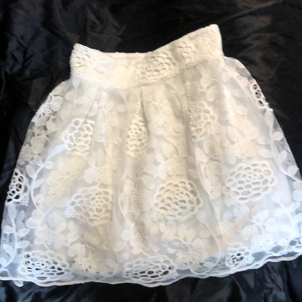 White lace skirt.